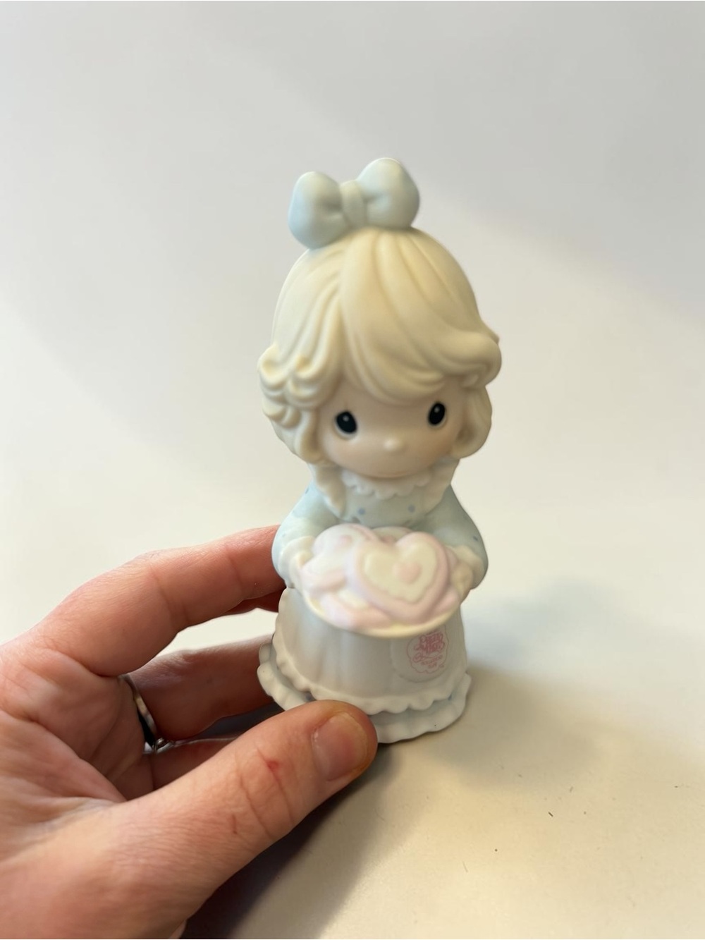 Precious Moments 1999 Symbol of Membership Figurine NIB  Sweetest Cookie